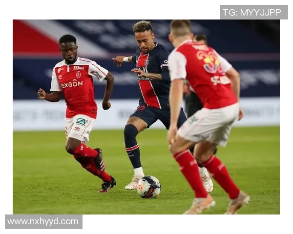 西汉姆联迎战哈德斯菲尔德全力争胜展现球队实力与决心