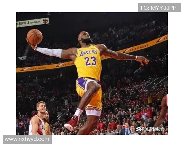 火箭与活塞激战正酣NBA赛场精彩对决引发球迷热议 火箭与活塞激战正酣NBA赛场精彩对决引发球迷热议