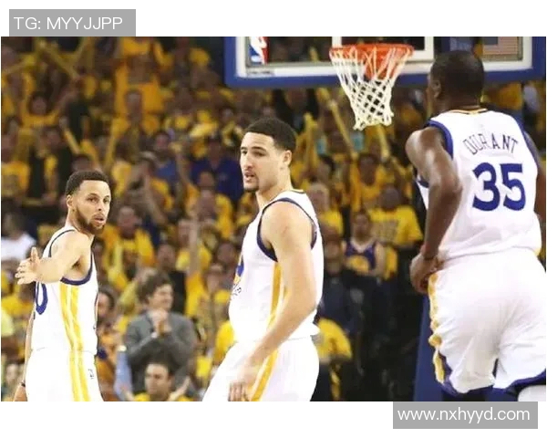 克莱汤普森：勇士队的三分射手与篮球场上的传奇之路